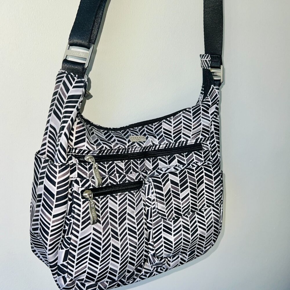 Baggallini Everywhere Bagg With RFID - Picture 2 of 7